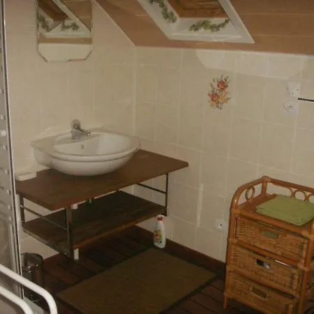 Proche De La Sioule Avec Jardin Prive - Fr-1-489-96 Nyaraló