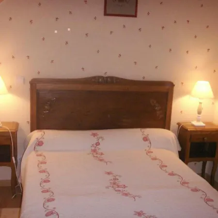 Climatise Pres De La Sioule Avec Jardin Privatif, Terrasse Et Confort - Fr-1-489-96 Holiday home