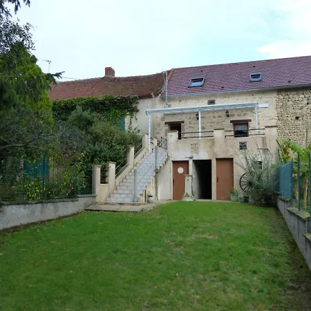Holiday home Climatise Pres De La Sioule Avec Jardin Privatif, Terrasse Et Confort - Fr-1-489-96 *